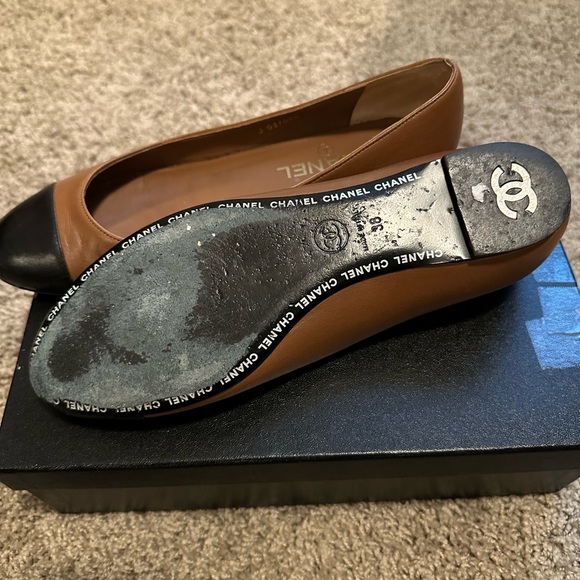 Chanel Brown and Black Leather Flats - Picture 3 of 8